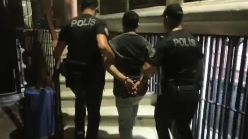 İzmir'de rutin denetim suçluyu ele verdi: 20 yıla yakın cezası vardı