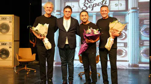 Aliağa’da Bir Ay Süren Sanat Şöleni, Zafer Bayramı Coşkusuyla Perde Kapattı