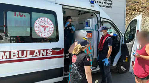 Fethiye açıklarında ticari yatta kaza: Yaralıya denizden ambulans köprüsü