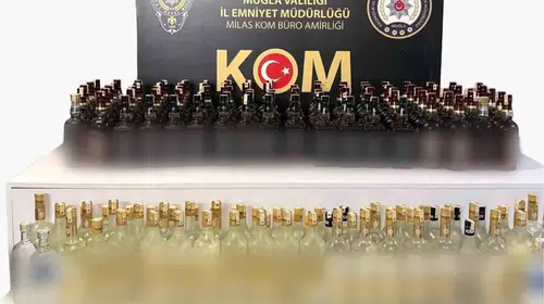 Milas polisinden kaçak içki darbesi: Şüpheli araçta 144 litre alkol yakalandı