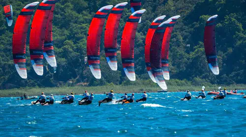 Akyaka’da rüzgarın şampiyonları sahne aldı: Olimpiyat yolunda dev buluşma
