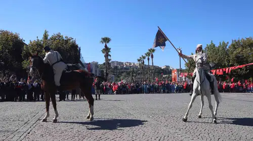 İzmir’in kurtuluş destanı 104 yaşında: Meydanlarda bağımsızlık nöbeti
