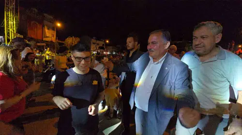 Beyağaç'ta festival coşkusu: Başkan Pütün özel misafirleriyle sahnede devleşti