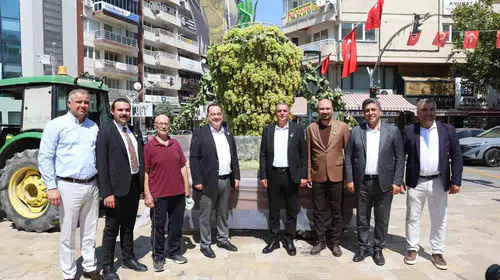 Manisa’da üzümün bereketi şenliklerle taçlanıyor: Bağbozumu coşkusu geri döndü