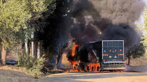 Dalaman'da korkutan yangın: Belediye aracı küle döndü