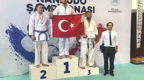 Beyaz önlüğü çıkardı, altın madalyayı boynuna taktı: Aydın’ın gururu dünya sahnesinde
