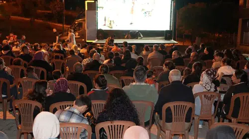 Denizli’de beyaz perde meydanlara indi: Eski günler yeniden canlandı