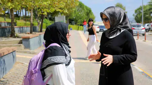 Manisa’da kampüs heyecanı: Üniversiteliler ders başı yaptı