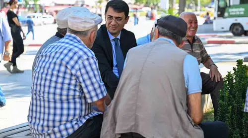 Uşak sokaklarında samimi diyalog: Vali Kartal esnafın nabzını tuttu