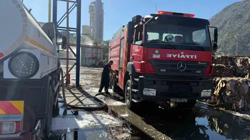 Söke'de sanayi bölgesinde alarm: Kağıt fabrikasındaki alevlere anında müdahale