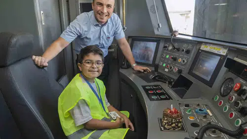 İzmirli minik hayranına metro yönetimi unutulmaz bir doğum günü yaşattı