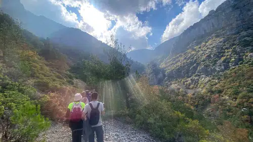 Spil Dağı’nın gizli kalmış rotaları doğaseverleri ağırladı: Tarihe yolculuk yaptılar