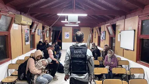 Ege'de kaçak geçişlere geçit yok: 76 kişi yakalandı