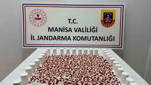 Manisa jandarmasından zehir tacirlerine çifte darbe: Binlerce hap ele geçirildi
