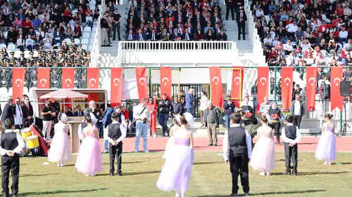 Söke’de Cumhuriyet coşkusu yeni stadyumda taçlandı