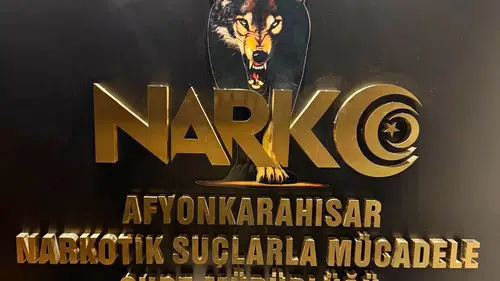 Afyonkarahisar’da narkotik operasyonu: Durdurulan araçtan uyuşturucu fışkırdı