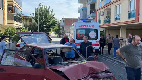 Aydın’da geceyi aydınlatan kaza: Otomobil direğe çarparak durabildi