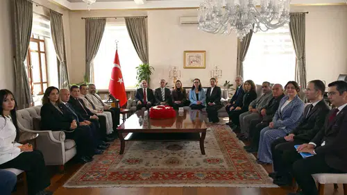 Manisa'da muhtarlara özel gün teşekkürü: Demokrasinin temel taşı sizsiniz