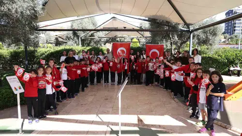 Minik beyinler Cumhuriyet coşkusuyla bilim dünyasına adım attı