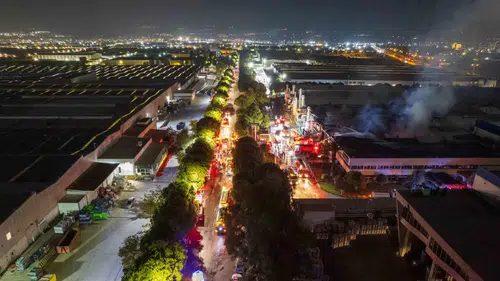 Manisa'daki sanayi devinde korkutan yangın: Ekipler seferber oldu
