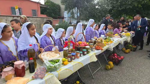 Minik pazarcıların büyük başarısı: Okul bahçesinde yerli üretim seferberliği