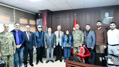 Manisa'da duygusal buluşma: Komutanlıktan şehit ailelerine kapımız her zaman açık mesajı
