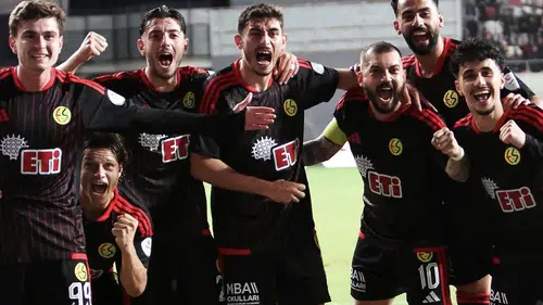 İzmir’de Atalay Yıldırım şov: Eskişehirspor geriden gelip Altay’ı dağıttı