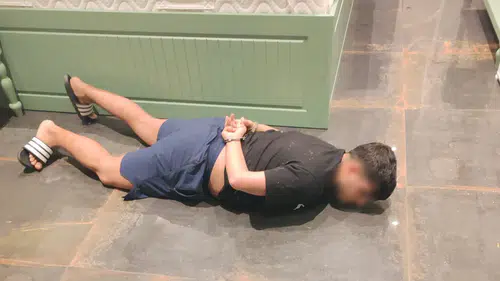 Çeşme'de otel baskını: Cinayet şüphelisi yurt dışına kaçamadan yakalandı
