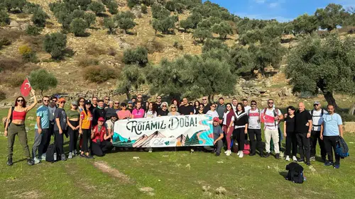 Tarihin izinde Cumhuriyet yürüyüşü: Efelerli doğaseverler Alinda’da buluştu