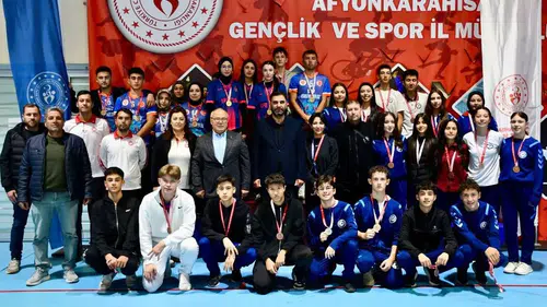 Afyonkarahisar'da kürsü Şimşek Kulübü'nün oldu: Floor Curling'de madalyalar sahiplerini buldu