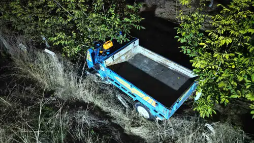 Afyon'da şaşkına çeviren kaza: Tarım aracı tarlaya adeta park etti
