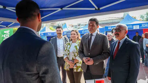 Aliağa'da iş arayanlar ile dev şirketler aynı çatı altında buluştu