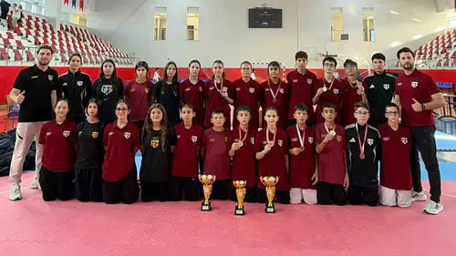 Aydınlı sporcular Kütahya'dan şampiyonluk kupasıyla döndü