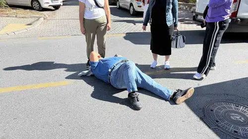 Menteşe’de korkutan kaza: Ticari aracın çarptığı yaya hastaneye kaldırıldı