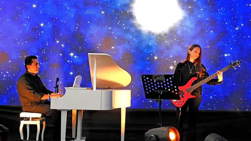 Çeşme’nin tarihsel dokusu notalara döküldü: Mustafa Boran Durgun’dan büyüleyici performans