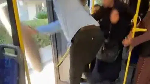 İzmir'de otobüste halı krizi: Şoförün sert müdahalesi yolcuları şoke etti