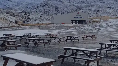 Denizli'de kartpostallık görüntüler: Zirveler mevsimin ilk karıyla tanıştı