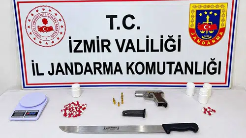 Torbalı'da jandarma baskını: Uyuşturucu haplar ve ruhsatsız silah ele geçirildi