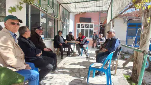 Afyonkarahisar’da tarımın geleceği tarlada konuşuluyor: Cuma mesaisi üreticiyle başladı
