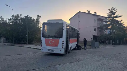 Uşak'ta sokak kesişiminde şiddetli çarpışma: Aralarında çocukların da olduğu 7 yaralı