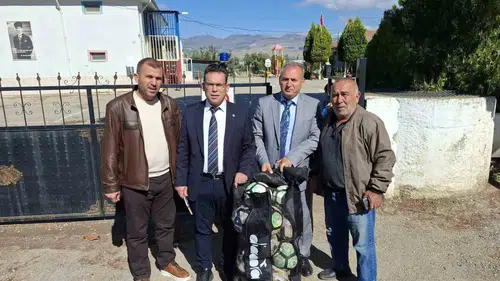 Sarıgöl’de eğitim seferberliği: Öğrencilerin spor heyecanına ortak oldular