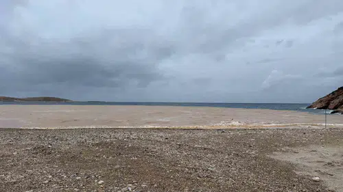 Datça’da sağanak yağışın ardından kıyılar renk değiştirdi: Palamutbükü’nde çamur alarmı