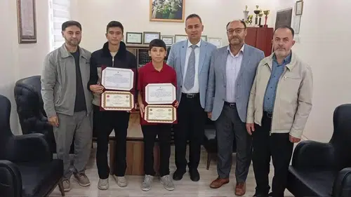 Bolvadin’de hafızlık sevinci: İki genç icazetini aldı