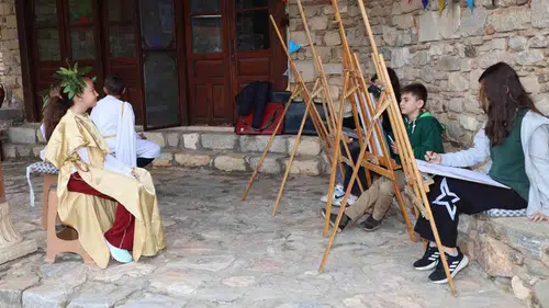 Minik eller tarihe dokundu: Afrodisias’ta arkeoloji rüzgarı esti