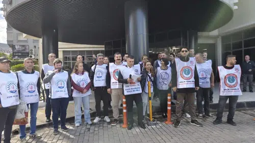 Balçova’da memurların sabrı taştı: Belediye önünde tam gün mesai durdu