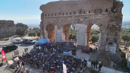 Tralleis'in kadim taşları sanatla dile geldi: Efeler'de mitoloji rüzgarı