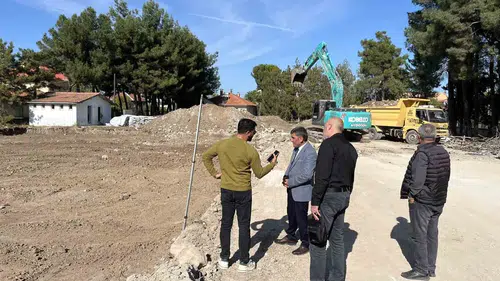 Çivril’in eğitim vizyonunda yeni dönem: Karayahşiler’de temel atıldı