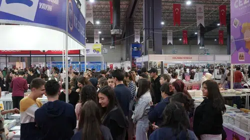 Denizli’de edebiyat rüzgarı: 280 bin kişi kitaplarla buluştu