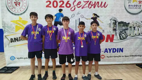 Söke’den Eskişehir’e uzanan başarı hikayesi: Aydınlı badmintoncular yarı finalde