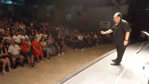 Faruk Sofuoğlu’ndan sahneye taşınan mahalle kültürü: Geçmişin nezaketini arıyoruz